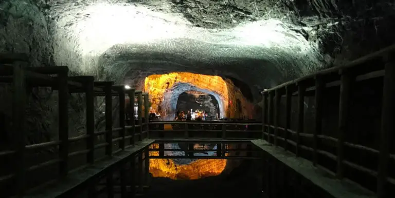 Fotografía del interior de las salinas de Zipaquirá.