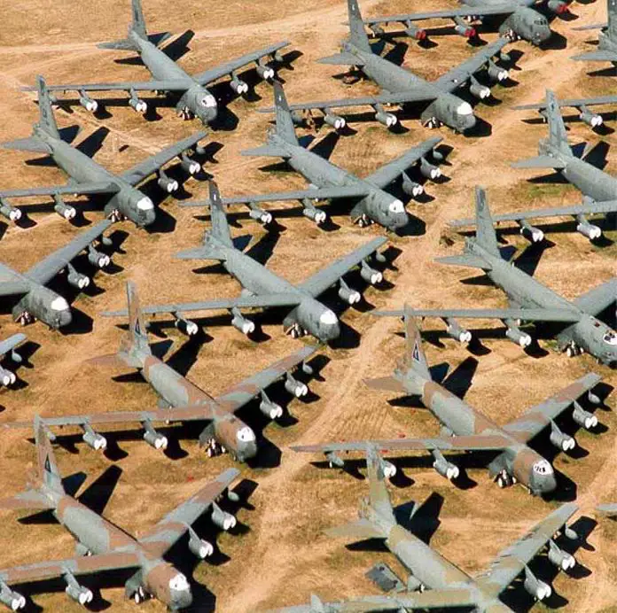 Fotografía de un cementerio de aviones.