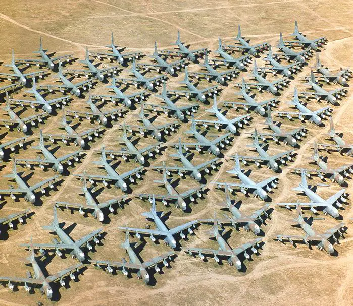 Fotografía de un cementerio de aviones.