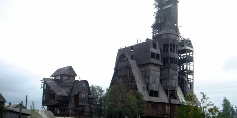 El rascacielos de madera en la ciudad de Arkhangelsk.