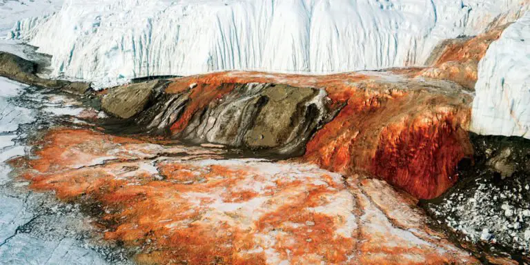 Fotografía de las cascadas de sangre antárticas.