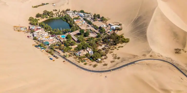 Vista aérea del oasis de Huacachina.