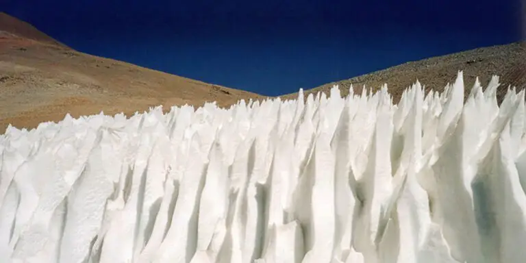 Hilera de hielos penitentes.