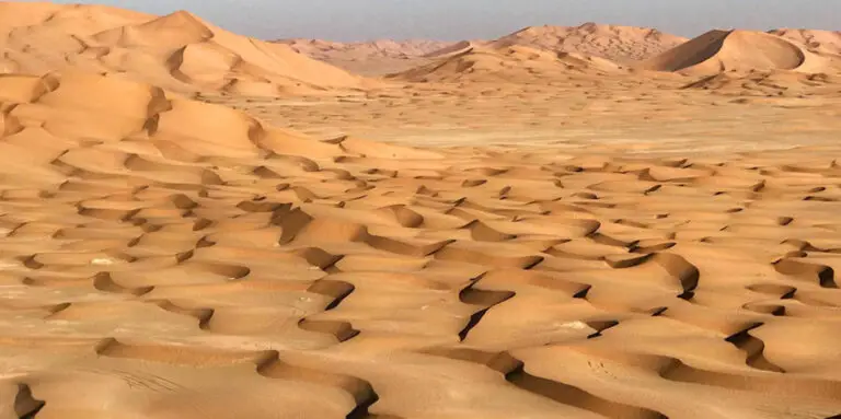 Dunas e interminables arenas del desierto de Rub'al-Khali.