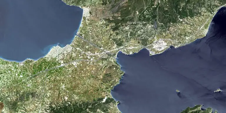 Canal de Corinto visto desde el espacio.