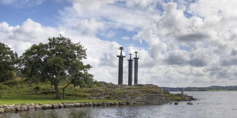 Sverd i fjell, el monumento de las espadas gigantes.