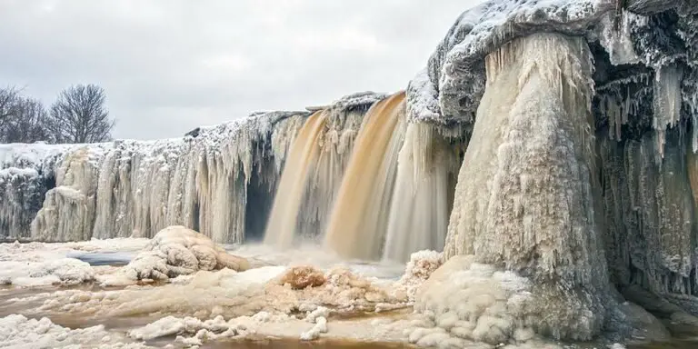 Cascadas congeladas de Valaste.