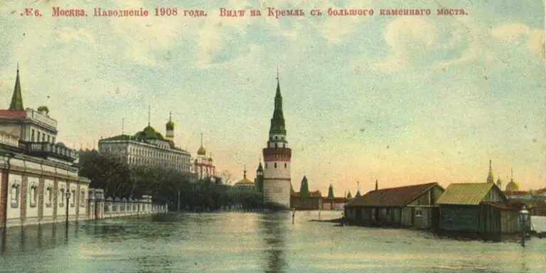 Vista del Kremlin inundado.