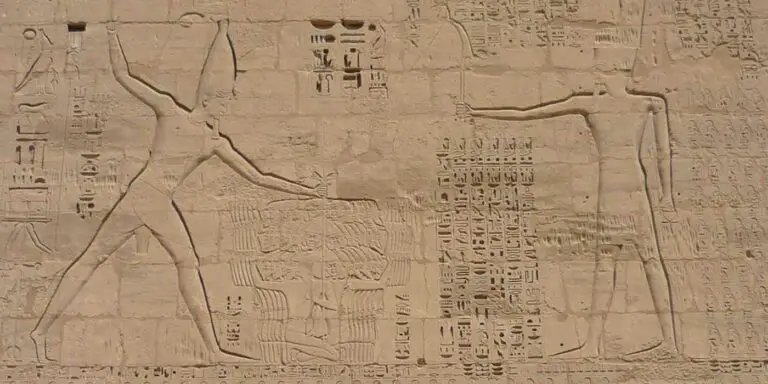 Relieve sobre la vida de Ramses III en Medinet Habu.