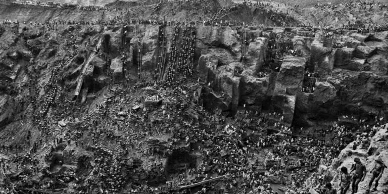 Fotografía aérea de la frenética fiebre del oro de 1983 en Brasil.