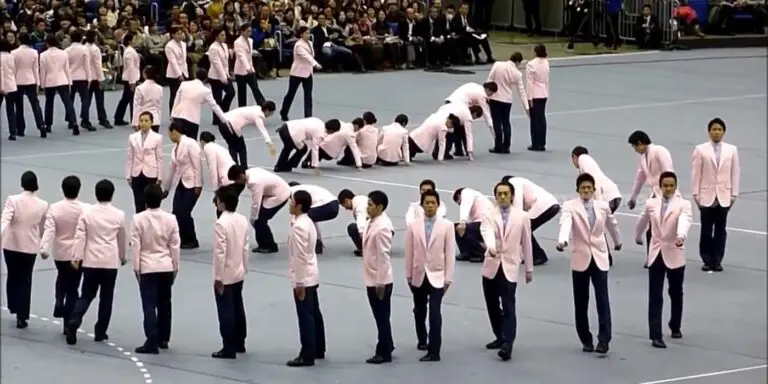 Campeonato de caminata sincronizada en Japón.