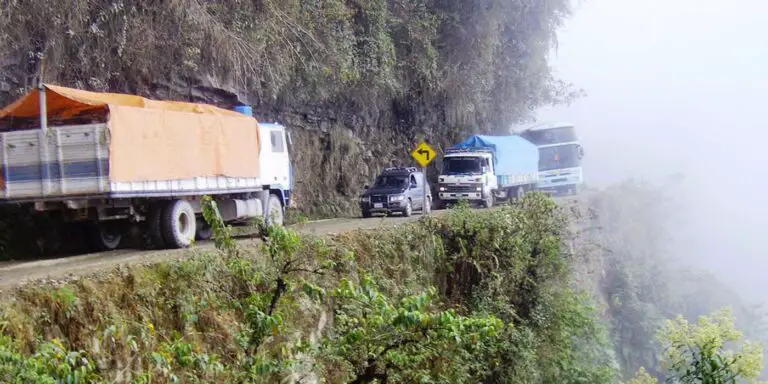 El aterrador camino de las Yungas en Bolivia, los caminos más peligrosos del mundo.