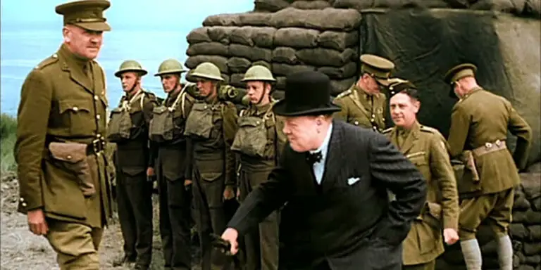 Winston Churchill y sus hombres, imagen de la Segunda guerra mundial a color.