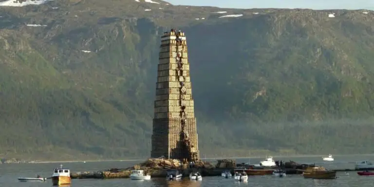 Hoguera de Aalesund antes de ser encendida.