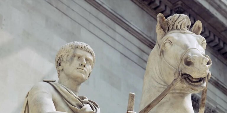 Estatua ecuestre de Calígula montando a su caballo Incinatus. El Caballo de Calígula.