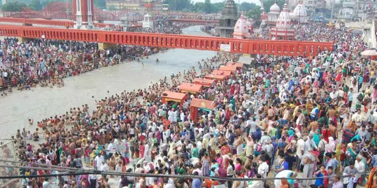 Porción del Maha Kumbh Mela, la reunión más grande del mundo.