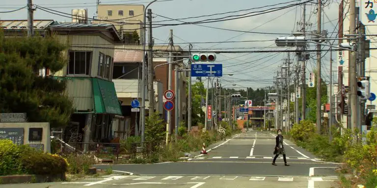 Las calles de Namie, la ciudad abandonada tras el desastre nuclear de Fukushima.