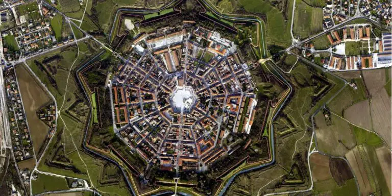 Viste aérea de Palmanova, el pueblo estrella.