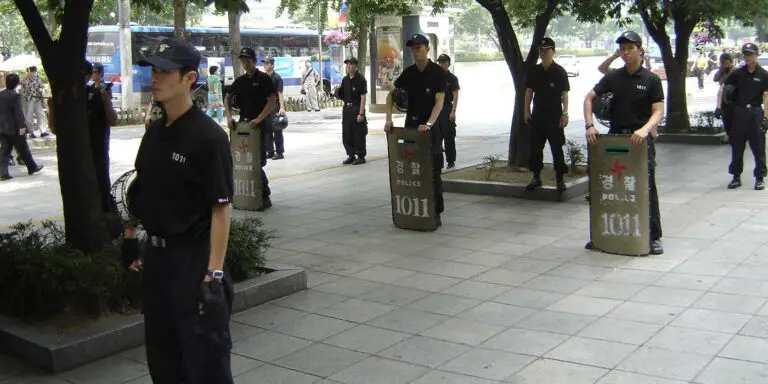 Policía anti-disturbios surcoreana.