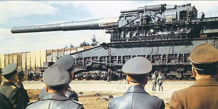 Inspección por las autoridades alemanas del Schwerer Gustav.