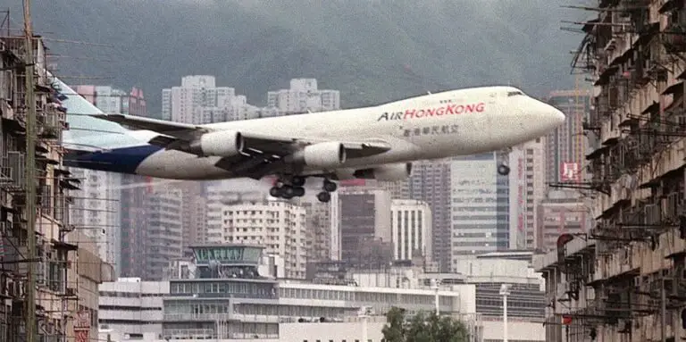 El aeropuerto internacional de Kai Tak se volvió en toda una atracción turística en sí misma.